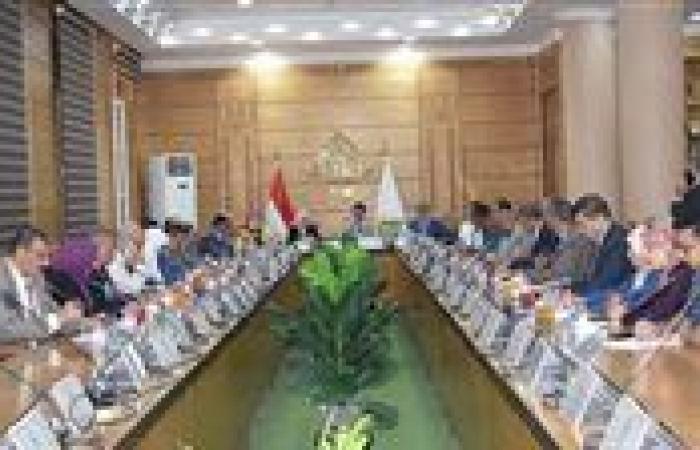 بالبلدي : رئيس
      جامعة
      بنها
      يعلن
      إنشاء
      ناد
      اجتماعي
      لمنتسبي
      الجامعة
      على
      كورنيش
      النيل