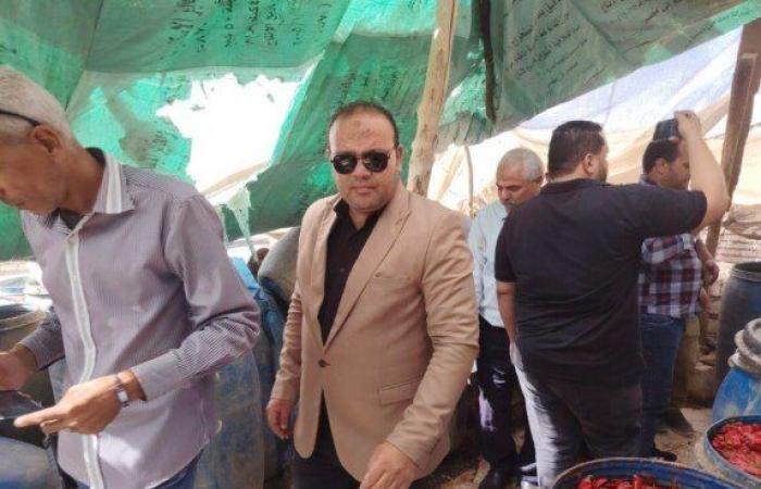 بالبلدي : ضبط
      24
      طن
      مخللات
      بها
      «دود
      وعفن»
      داخل
      مصنع
      بدون
      ترخيص
      بالمنيا