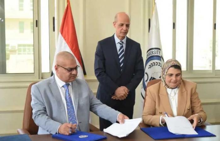 توقيع
      بروتوكول
      تعاون
      بين
      كلية
      التمريض
      الأهلية
      ومستشفيات
      جامعة
      بني
      سويف
      لتدريب
      طلاب
      الامتياز