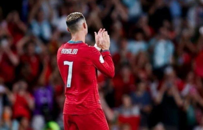 بالبلدي: رونالدو
      يحسم
      موقفه
      ويغادر
      معسكر
      البرتغال:
      سأكشف
      الأسباب
      في
      الوقت
      المناسب