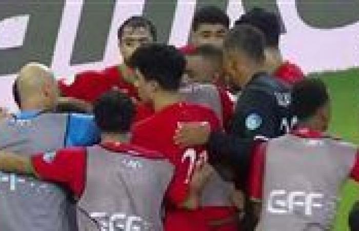 بالبلدي: بطولة
      كأس
      الخليج..
      عمان
      تعبر
      لقبل
      النهائي
      عن
      الكويت