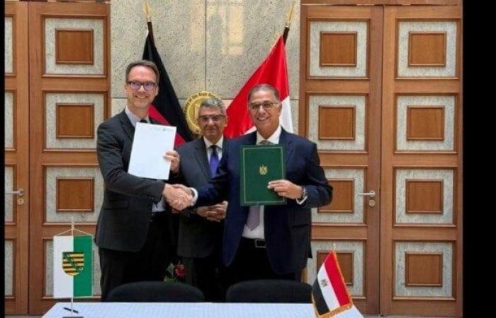 بالبلدي : مصر
      وألمانيا
      تبحثان
      تعزيز
      التعاون
      التنموي
      ومسارات
      تنقل
      العمالة