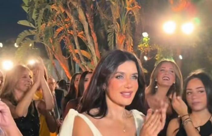 بالبلدي: بالصور..
      مجدي
      الهواري
      وغادة
      عادل
      يحتفلان
      بخطوبة
      ابنتهما
      مريم