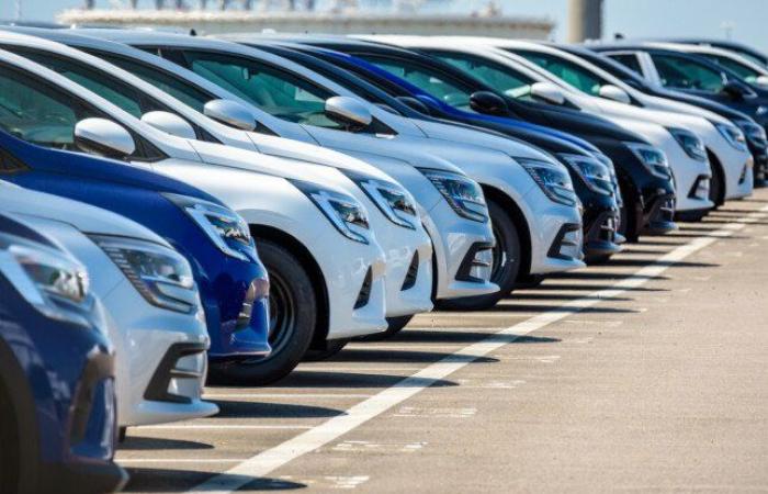 بالبلدي : من
      أول
      أكتوبر..
      إجراءات
      جديدة
      لترخيص
      السيارات
      وتخفيض
      رسوم
      إصدار
      وتجديد
      الرخص