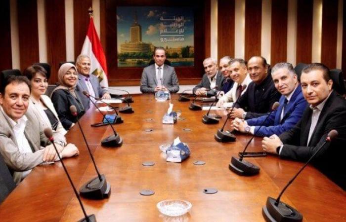 بالبلدي: أحمد
      المسلماني
      يعقد
      اجتماعًا
      لتطوير
      قناة
      النيل
      للرياضة