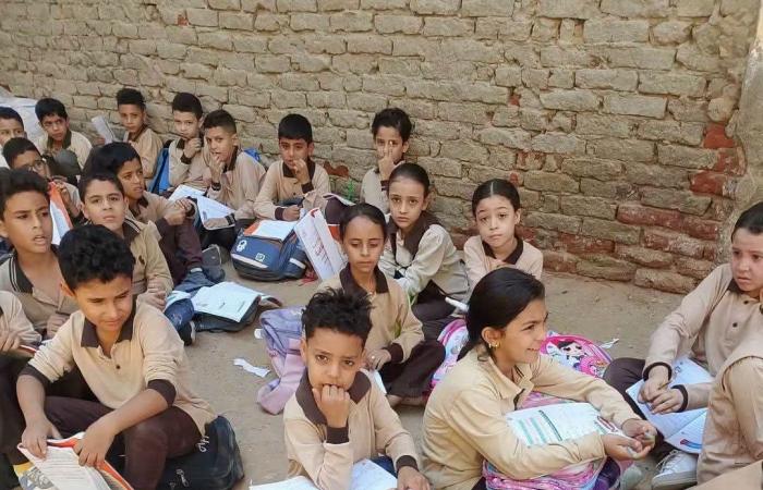 بالبلدي : إحالة
      معلمة
      ومديرة
      للتحقيق..
      التفاصيل
      الكاملة
      لواقعة
      افتراش
      تلاميذ
      الصف
      الثاني
      الابتدائي
      الأرض
      بالشرقية