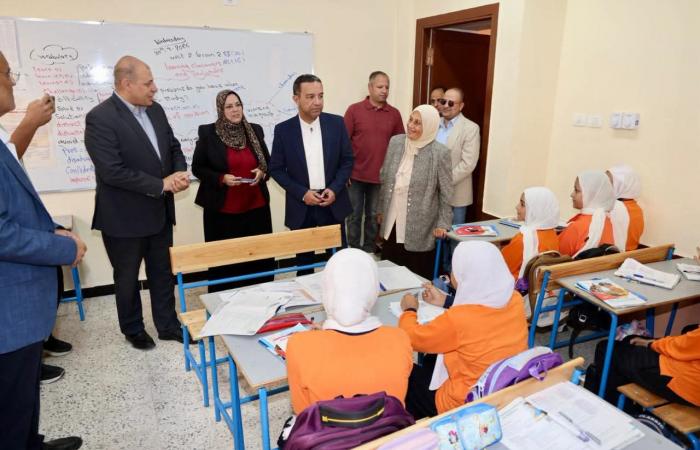 بالبلدي: بالصور..
      محافظ
      المنوفية
      يفتتح
      مدرسة
      زرقان
      الإعدادية
      المشتركة
      باستثمارات
      21
      مليون
      جنيه