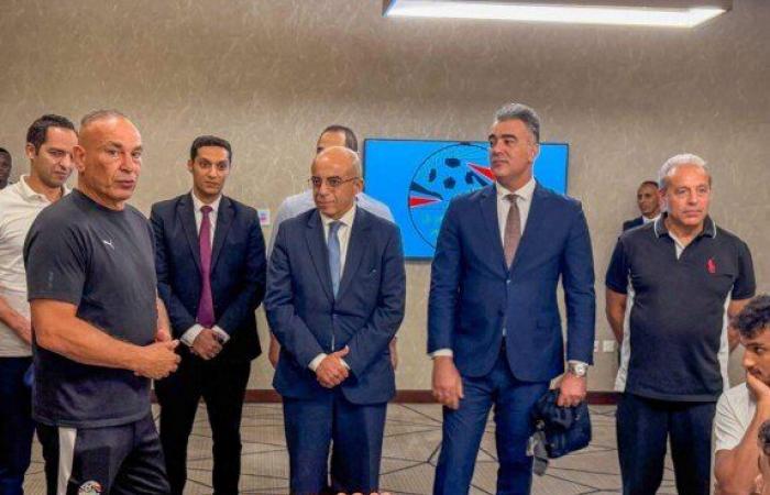 بالبلدي: سفير
      مصر
      يُهنئ
      المنتخب
      الوطني
      بالفوز
      على
      جنوب
      السودان..
      صور