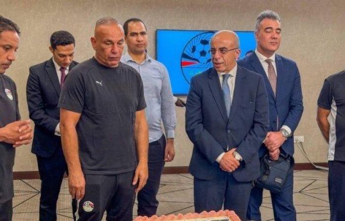 بالبلدي: سفير
      مصر
      يُهنئ
      المنتخب
      الوطني
      بالفوز
      على
      جنوب
      السودان..
      صور