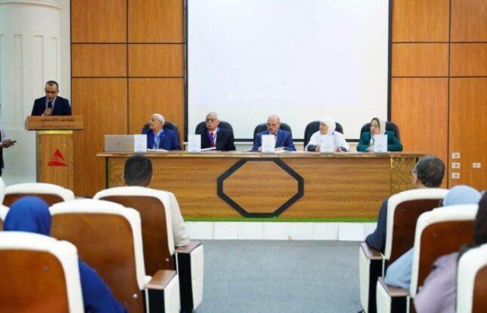 بالبلدي : سكرتير
      عام
      مطروح
      يشهد
      فاعليات
      مؤتمر
      علم
      النفس
      حول
      الذكاء
      الاصطناعي
      والصحة
      النفسية