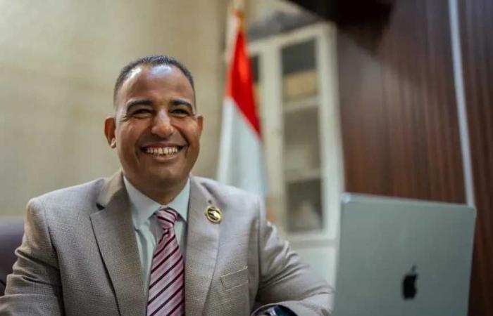 الحسيني
      أحمد:
      «منتدى
      مصر
      2026»
      خطوة
      رائدة
      تعزز
      الحوار
      وتدعم
      الاقتصاد
      والاستثمار