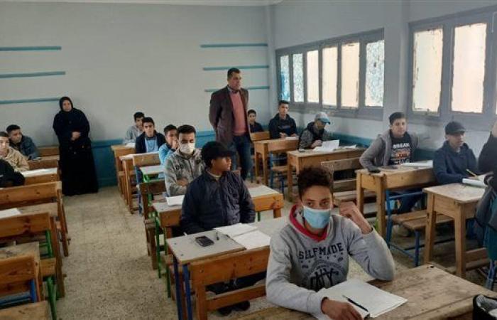 بالبلدي: فصل
      طالبة
      عامًا
      كاملًا
      بعد
      الاعتداء
      على
      معلمة
      في
      السويس