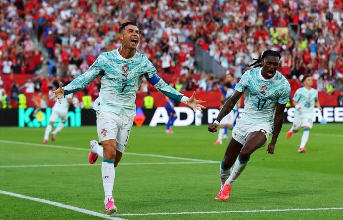 بالبلدي : ريكورد:
      رقم
      7
      التاريخي
      لـ
      رونالدو
      سيرتديه
      لاعبًا
      آخر
      أمام
      الدنمارك