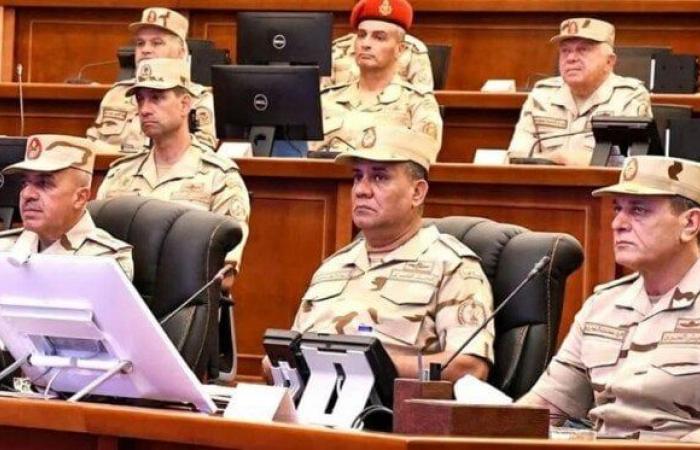 بالبلدي: وزير
      الدفاع
      يشهد
      تنفيذ
      مشروع
      القيادة
      الاستراتيجي
      لإدارة
      الحرب
      الكيميائية
      -
      فيديو