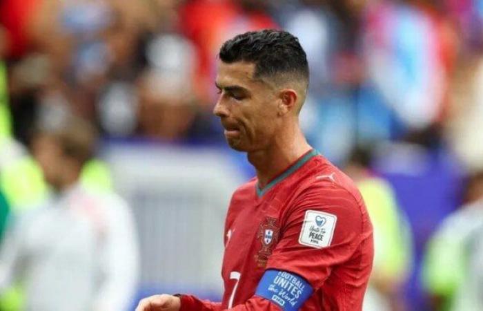 بالبلدي : رغم
      تدخل
      الحكومة..
      رئيس
      وزراء
      البرتغال
      يعجز
      عن
      حل
      أزمة
      رونالدو
      مع
      جيسوس