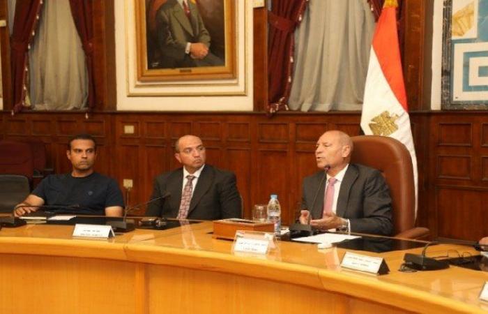 بالبلدي: محافظ
      القاهرة:
      نقل
      معارض
      السيارات
      خارج
      الكتلة
      السكنية
      قبل
      نهاية
      2027
