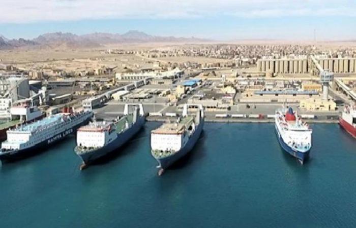 بالبلدي: تداول
      15
      ألف
      طن
      و781
      شاحنة
      بضائع
      عامة
      بموانئ
      البحر
      الأحمر