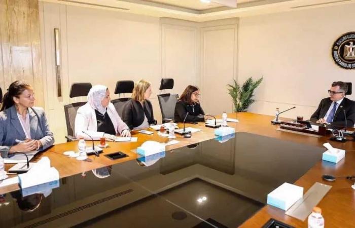 وزير
      التخطيط
      يبحث
      مع
      البنك
      الدولي
      إعداد
      ”خريطة
      طريق”
      لتنمية
      الثروة
      المعدنية
      وزيادة
      مساهمتها
      في
      الناتج
      المحلي