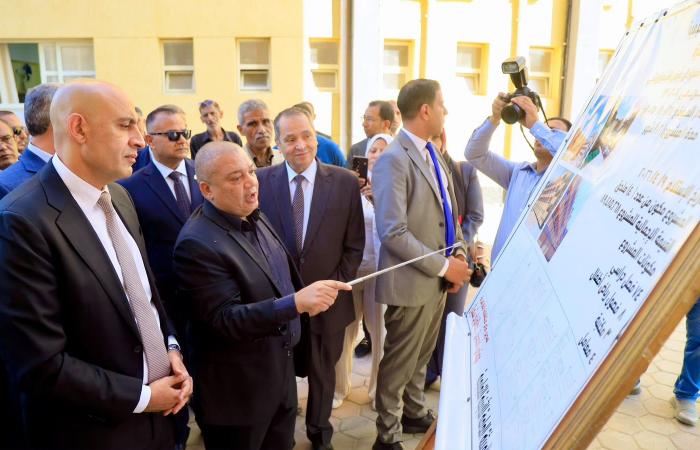 بالبلدي: وزير
      التعليم
      ومحافظ
      القاهرة
      يفتتحان
      مجمع
      مدارس
      الشبراويشي
      بدار
      السلام
      ويتابعان
      انتظام
      العملية
      التعليمية