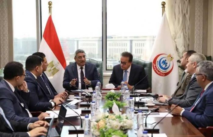 وزير
      الصحة
      يتابع
      الخطوات
      التنفيذية
      والتمويلية
      لإنشاء
      المدينتين
      الطبيتين
      بالعلمين
      والعاصمة
      الإدارية
      الجديدة
