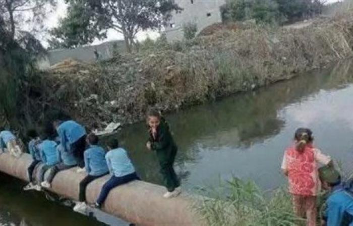 بالبلدي: وزير
      الري
      يكشف
      تفاصيل
      عبور
      تلاميذ
      فوق
      بدالة
      بالبحيرة
      ويوجه
      بحل
      عاجل
      خلال
      48
      ساعة