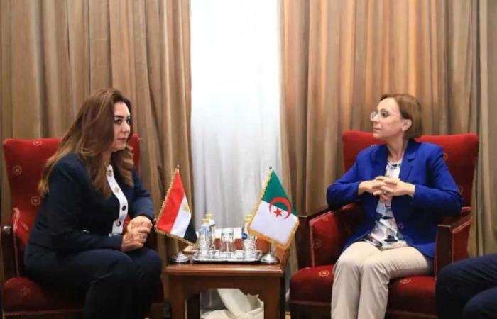 وزيرة
      التنمية
      المحلية
      والبيئة
      تبحث
      مع
      نظيرتها
      الجزائرية
      سبل
      التعاون
      في
      مجالات
      إدارة
      المخلفات
      وحماية
      الطبيعة