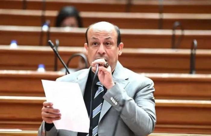 النائب
      سمير
      البيومي
      يقدم
      طلب
      إحاطة
      بشأن
      مخالفة
      آلية
      تسعير
      الدواء
      الجديدة
      للدستور