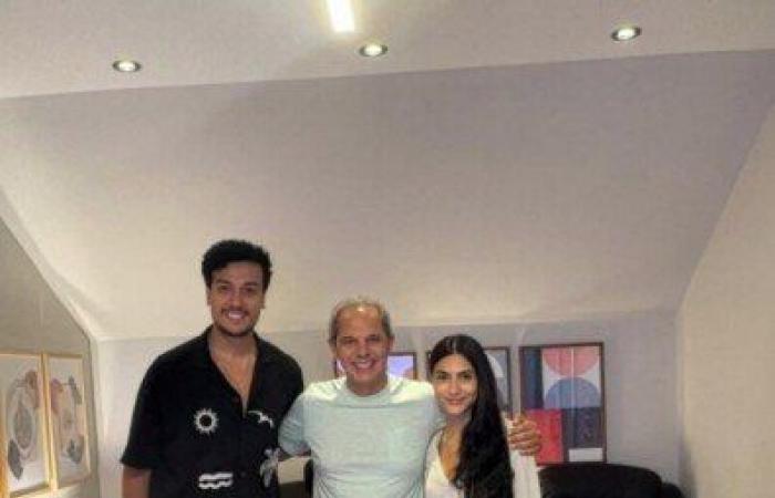 بالبلدي : أحمد
      عبد
      الوهاب
      يبدأ
      تصوير
      «ميعاد
      عشا»
      مع
      رامي
      إمام
      وهدى
      المفتي