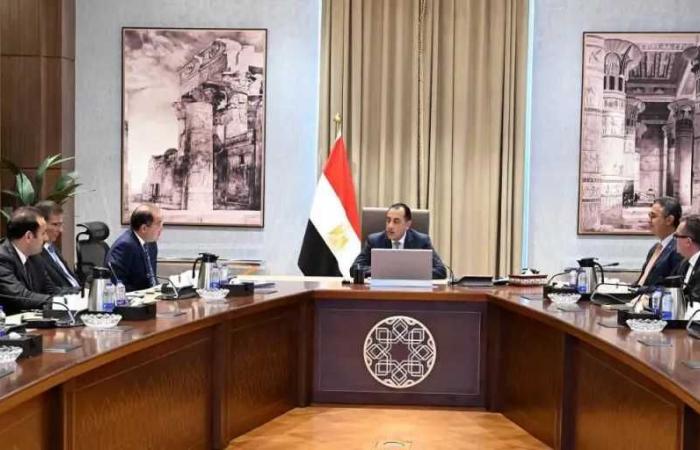 رئيس
      الوزراء
      يتابع
      موقف
      زيادة
      مخزون
      السلع
      الاستراتيجية
      واستقرار
      الأسواق
      بالتنسيق
      بين
      مختلف
      الجهات