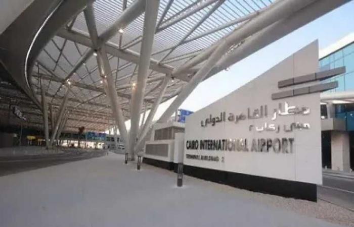 مطار
      القاهرة
      يستقبل
      أكثر
      من
      6
      ملايين
      راكب
      خلال
      أغسطس
      وسبتمبر..
      و42.5
      ألف
      رحلة
      تسجل
      نموا
      ملحوظا