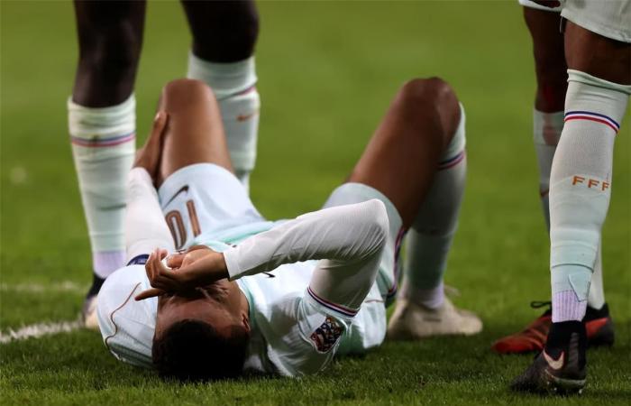 بالبلدي : صورة
      |
      مبابي
      يطمئن
      جماهير
      ريال
      مدريد
      بعد
      إصابته