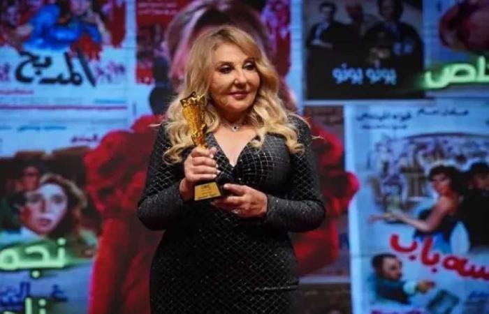 نادية
      الجندي:
      اجتهدت
      في
      مشواري
      كله
      وأعطيت
      فني
      عمري..
      ولم
      أغش
      جمهوري