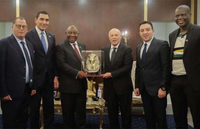 بالبلدي : أبو
      ريدة
      يكرم
      رئيس
      جنوب
      إفريقيا
      في
      ودية
      منتخب
      مصر
      مع
      البافانا
      بافانا