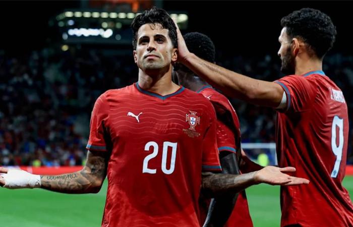 بالبلدي : كانسيلو:
      رونالدو
      أفضل
      لاعب
      أنجبته
      البرتغال..
      وثلاثة
      فقط
      يعرفون
      ما
      سيحدث