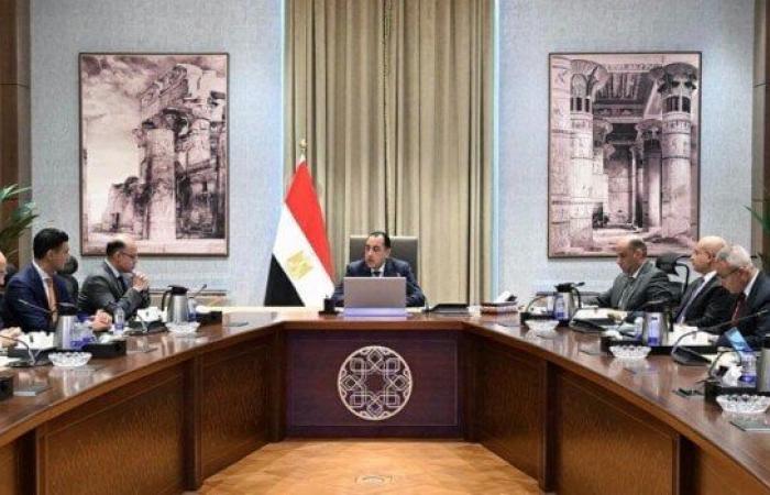 بالبلدي: قبل
      انطلاق
      «منتدى
      مصر
      2026»..
      مدبولي
      يبحث
      جذب
      الاستثمارات
      وتعزيز
      الصادرات
      وتوفير
      فرص
      العمل