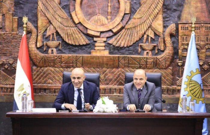 بالبلدي : وزير
      التعليم
      ومحافظ
      الغربية
      يتابعان
      انتظام
      الدراسة
      والانضباط
      بالمدارس