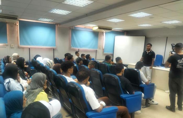 بالبلدي : 25
      ألف
      مواطن
      و8
      مواهب
      طلابية..
      حصاد
      «مسرح
      المواجهة
      والتجوال»
      في
      قنا
      وأسوان
