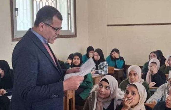 بالبلدي: زيادة
      جديدة
      في
      حافز
      التدريس
      للمعلمين
      إلى
      2100
      جنيه..
      اعرف
      شروط
      الصرف