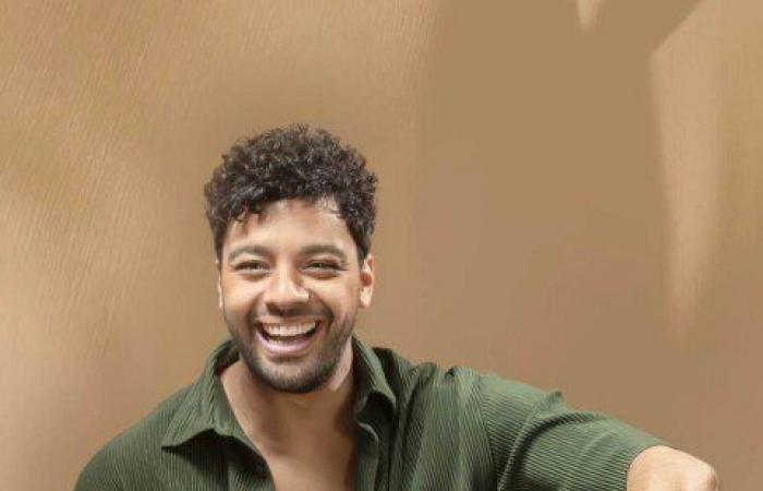 بالبلدي : «بعد
      إعتذاره»..
      أحمد
      جمال:
      «الأوبرا
      بيتي»..
      وأنا
      تحت
      أمر
      مهرجان
      الموسيقى
      العربية