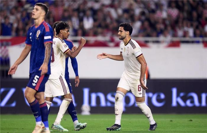 بالبلدي : فيديو
      |
      في
      الوقت
      القاتل..
      إسبانيا
      تقلب
      الطاولة
      على
      كرواتيا
      وتتأهل
      لربع
      نهائي
      دوري
      الأمم
      الأوروبية