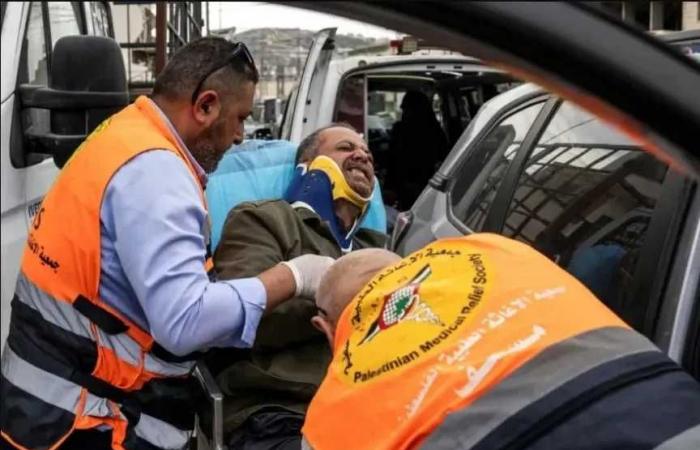 مستوطنون
      إسرائيليون
      يعتدون
      بالضرب
      على
      مصوّر
      لفرانس
      برس
      في
      الضفة
      الغربية..
      والوكالة
      تندد