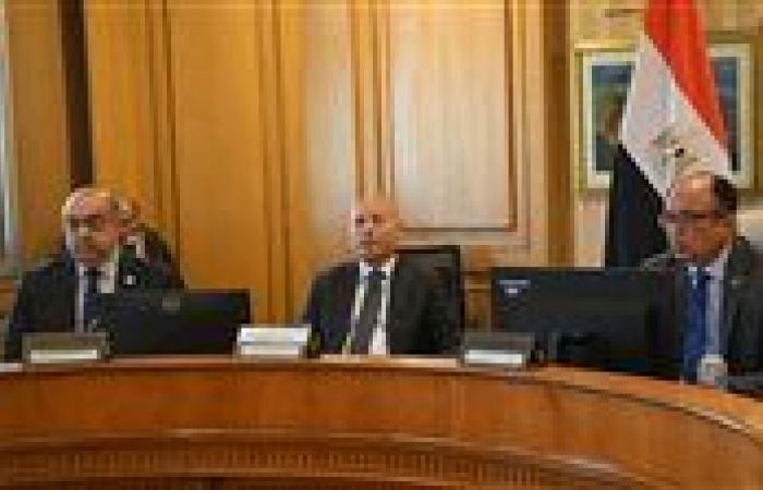 بالبلدي : بحضور
      محافظ
      القاهرة..
      جامعة
      العاصمة
      تبحث
      تطوير
      حلوان
      وتسريع
      إنجاز
      المجمع
      الطبي