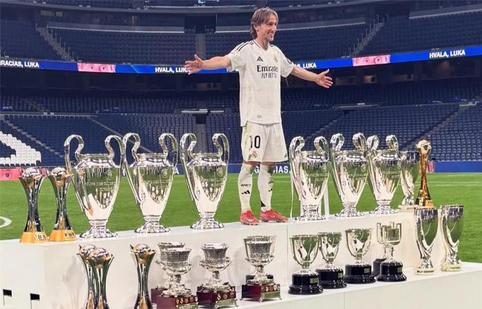 بالبلدي : مودريتش:
      حسم
      برشلونة
      الدوري
      بفارق
      6
      نقاط؟
      ريال
      مدريد
      لا
      يستسلم
      أبدًا