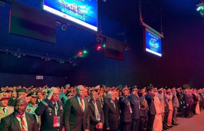 بالبلدي: وزير
      الطيران
      يبحث
      شراكات
      جديدة
      بمعرض
      مراكش
      للطيران
      2026