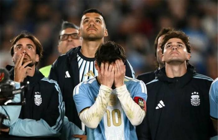 بالبلدي : برشلونة
      يحتفي
      بـ
      ميسي
      بعد
      نهاية
      مشواره
      مع
      منتخب
      الأرجنتين