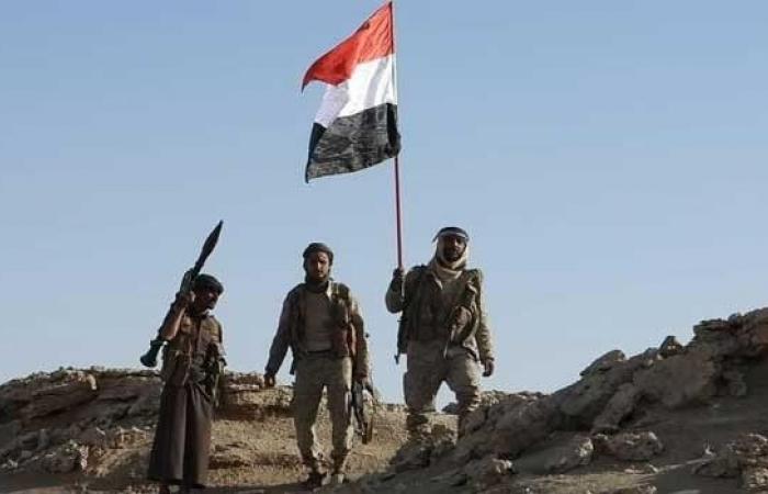 بالبلدي: القوات
      المسلحة
      اليمنيةً
      تتقدَم
      جنوب
      مآرب
      وتحرر
      مواقع
      جديدة
      و
      تسيطر
      على
      المطلة
      على
      جبل
      المنصورة
      في
      الوازعية