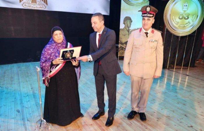 بالبلدي: محافظ
      المنوفية
      يشهد
      احتفالية
      وطنية
      بذكرى
      انتصارات
      أكتوبر
      الـ
      53
      بقصر
      ثقافة
      شبين
      الكوم