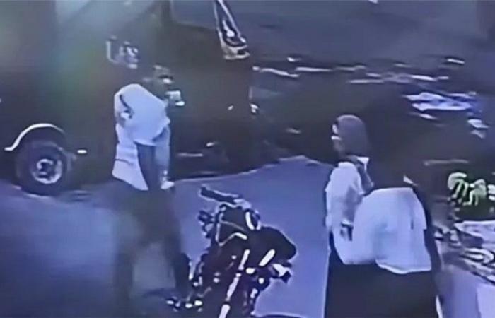 بالبلدي : فيديو
      متداول
      يثير
      الجدل
      بالفيوم..
      الأمن
      يفحص
      واقعة
      التعدي
      على
      فتاتين
      في
      أبشواي