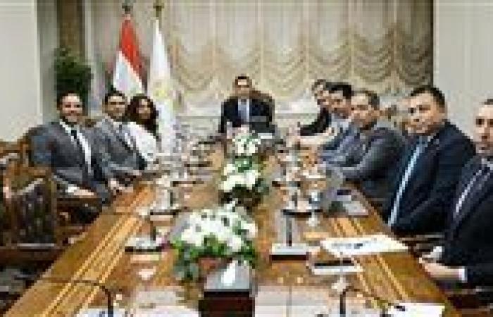 بالبلدي: وزير
      الرياضة
      يبحث
      مع
      مسؤولي
      توتال
      إنرجيز
      الاستعدادات
      لانطلاق
      دور
      الـ32
      من
      دوري
      مراكز
      الشباب