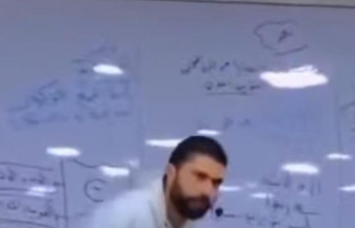 بالبلدي : عاجل|ليس
      معلما
      بمدارسنا..
      أول
      تعليق
      لـ«التعليم»
      على
      فيديو
      انتقاد
      صفية
      زغلول
      وهدى
      شعراوي